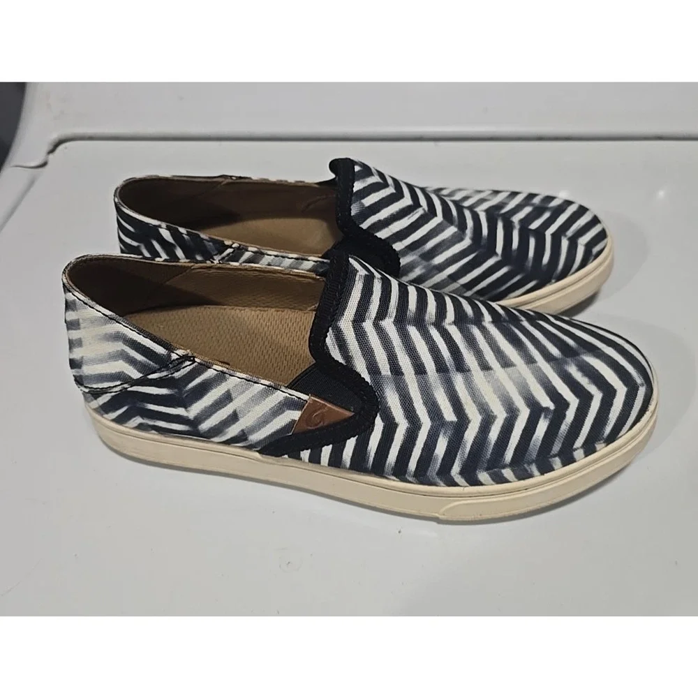 OluKai Pehuea Pa’i Blue Chevron Canvas Slip On Comfort Shoes Womans Size‎ 6.5